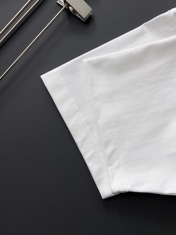 ブランドTシャツ着用イメージ